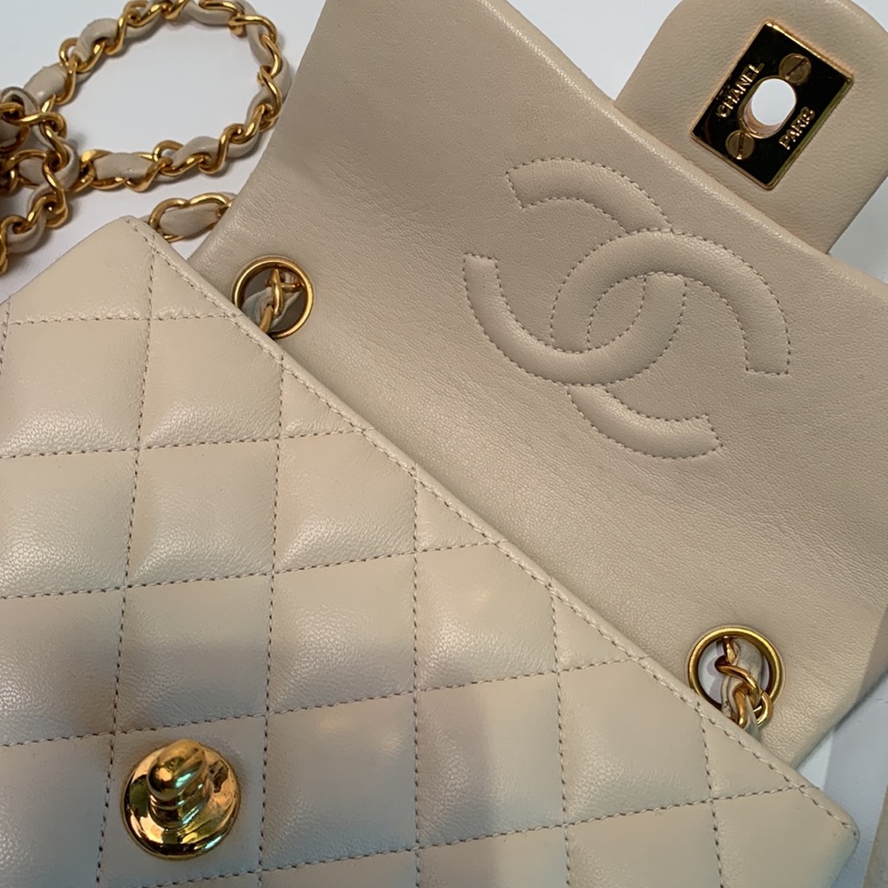 CHANEL Vintage ⭐️ Very RARE 24k Real Gold Soft Beige Flap 2.55 Quilted Bag HW - Picture 8 of 16